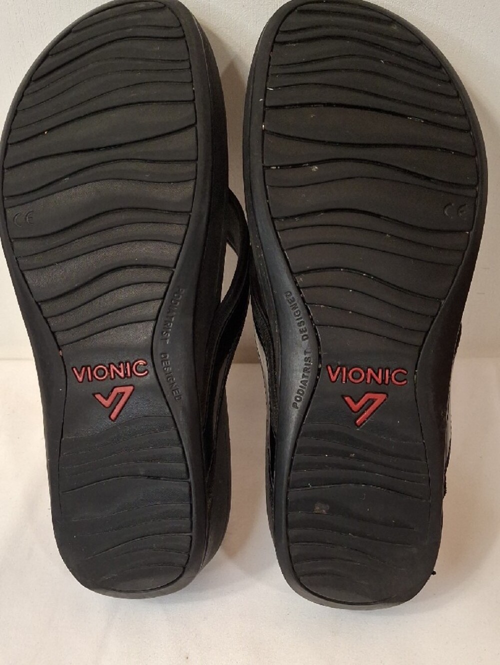Vionic Women's Black Synthetic Comfort Thong Flip Flops, with Patent Straps - Picture 7 of 10